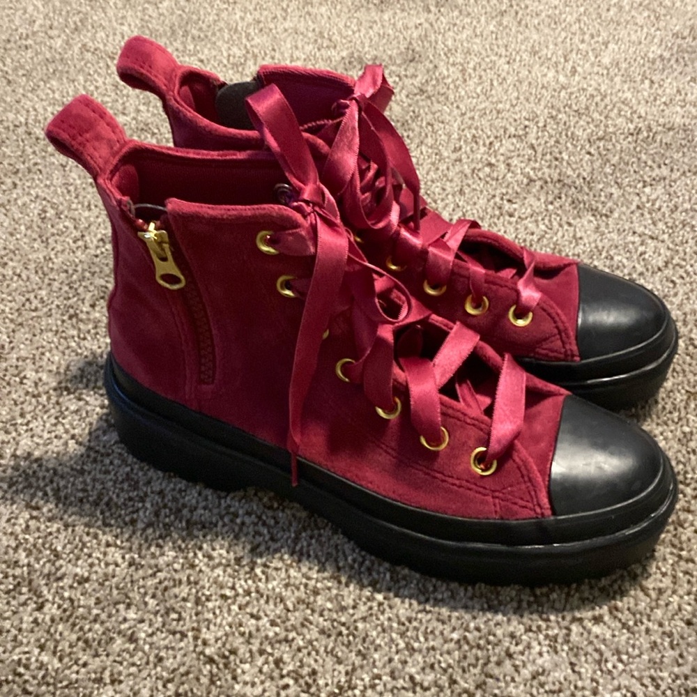 Converse size 3.5 kids bran new!